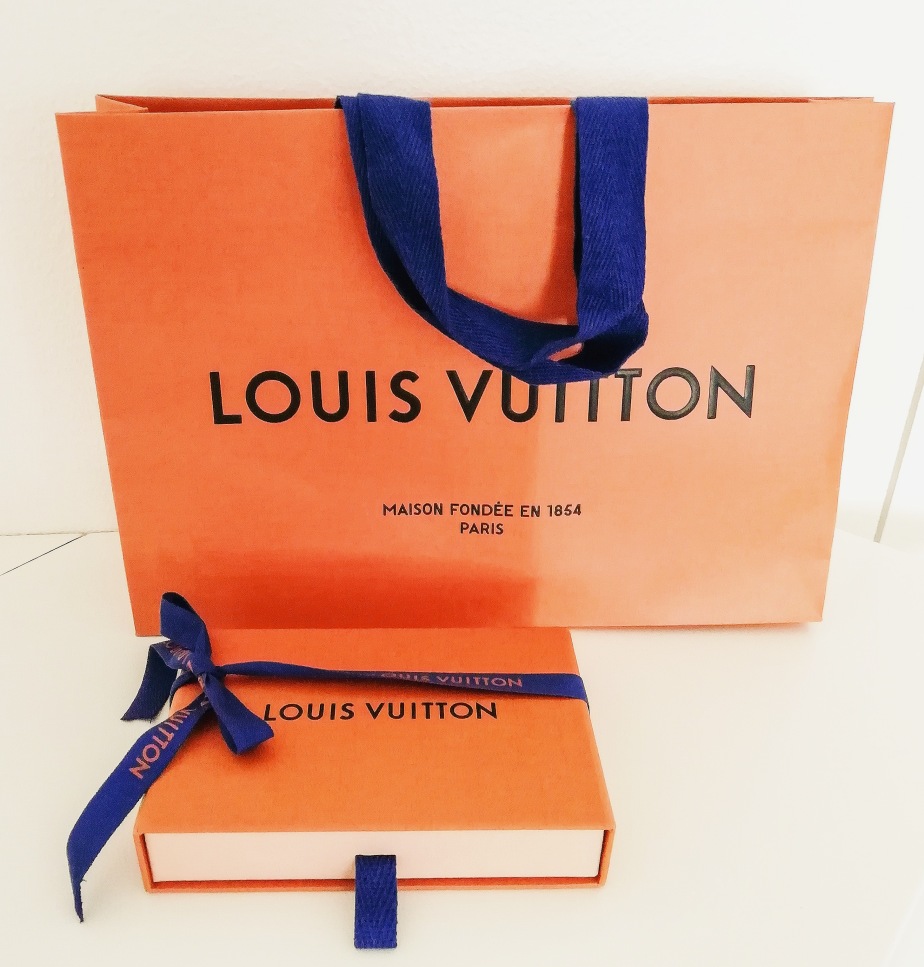 Pop My Heart💜 Louis Vuitton's exclusive edition for Vday. Thanks to my  husband's Birthday Bonus Gift🎁 #louisvuitton #lovelv #popmyheart…