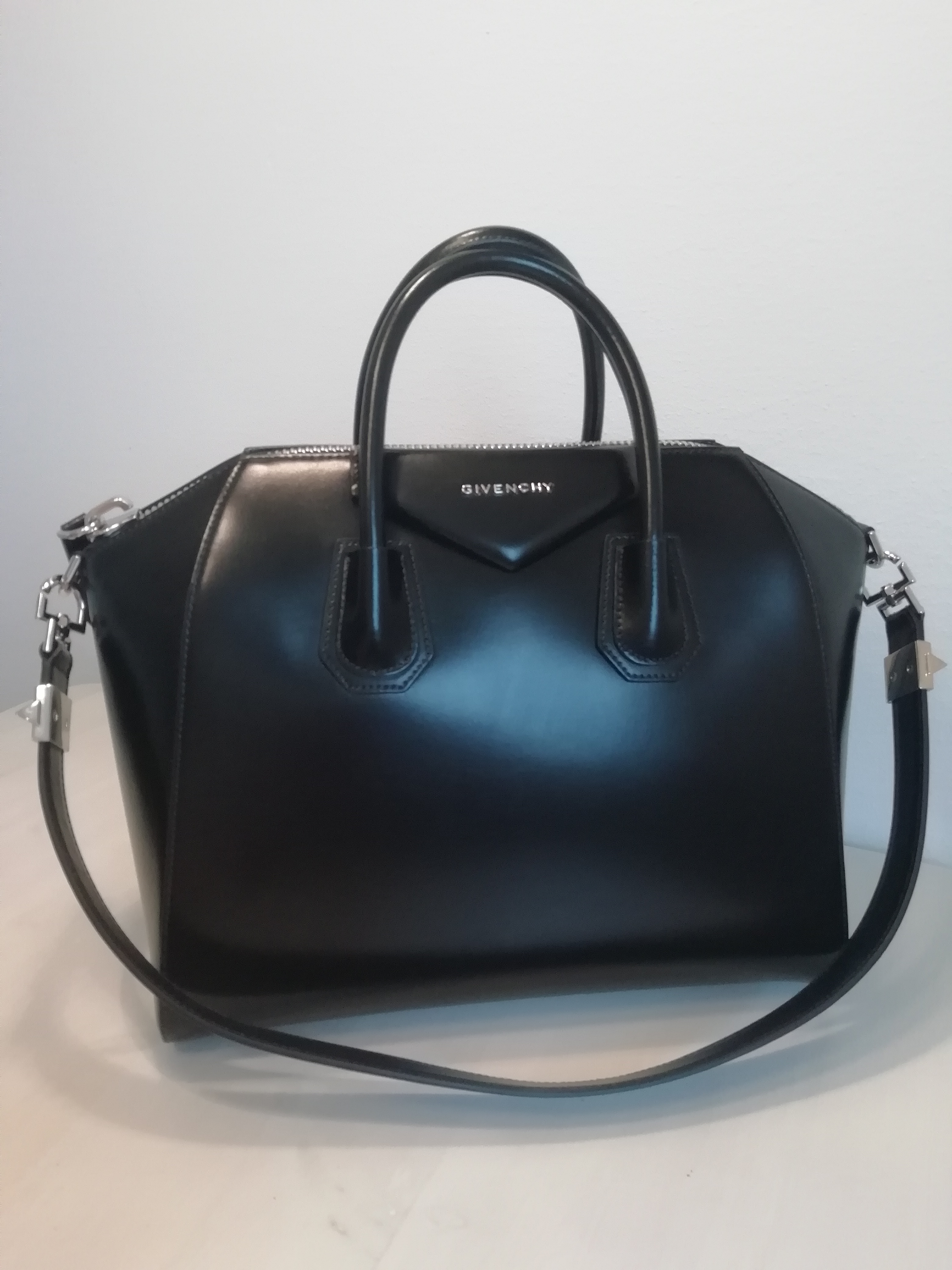 1 year review: Givenchy Antigona – Buy the goddamn bag