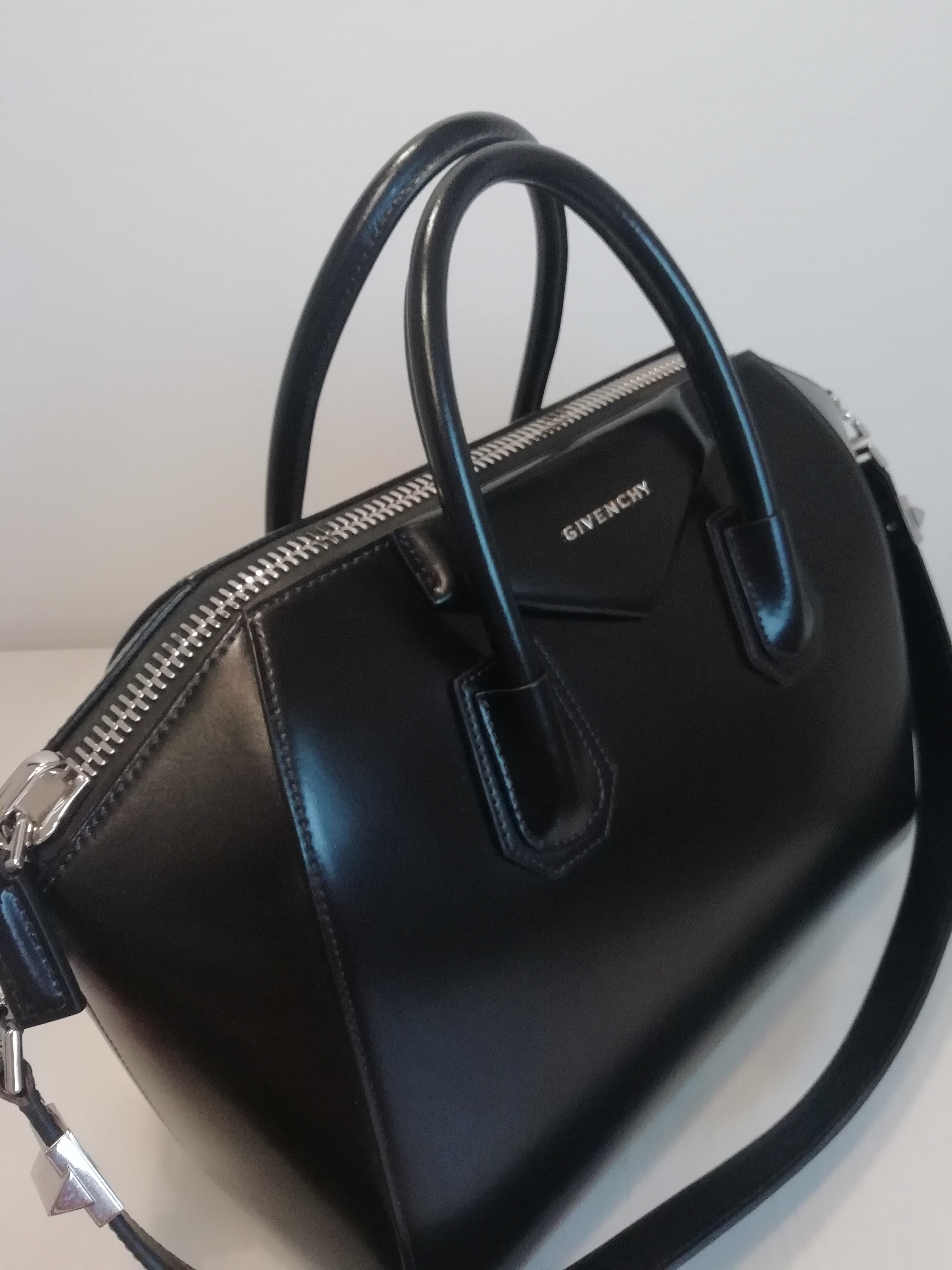 Bag Review: Givenchy Antigona