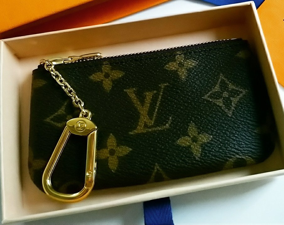 Louis Vuitton Monogram Canvas Key Pouch M62650 : : Clothing, Shoes  & Accessories